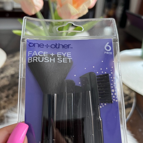 One+Other Face and Eye Brush Set - Picture 4 of 7